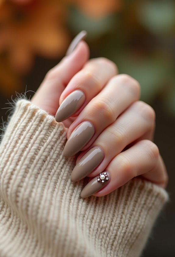 neutral pearl accent manicure